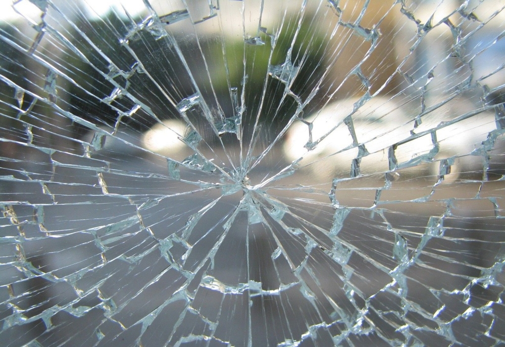 Trafic rutier oprit din cauza unui accident pe autostrada Sebeş-Turda: Coliziune între două maşini