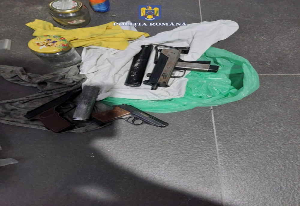 Arme letale interzise la deținere,  descoperite de polițiștii gălățeni