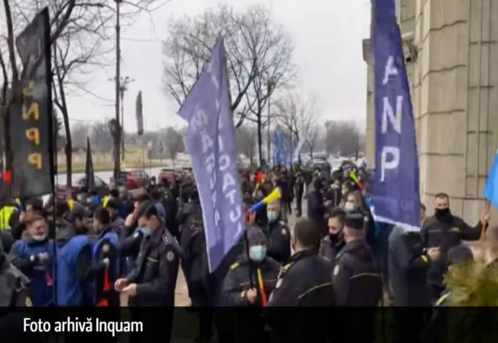 VIDEO | Ziua și PROTESTUL. Polițiștii continuă acțiunile