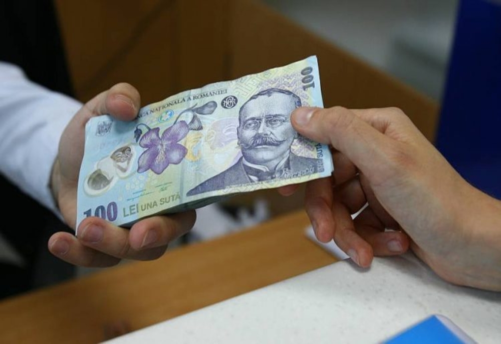 Ratele la credite au explodat. Într-un singur an, românii au ajuns să plătească dublu datoriile către bănci