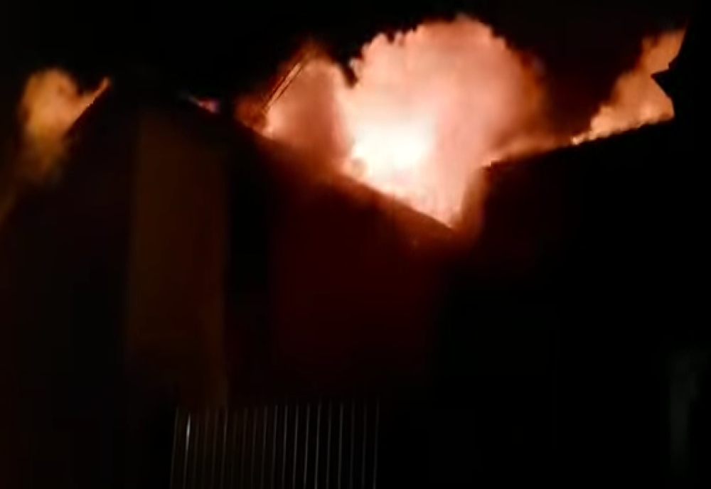 Un incendiu a afectat șase locuințe de pe strada Plugului din municipiul Galați