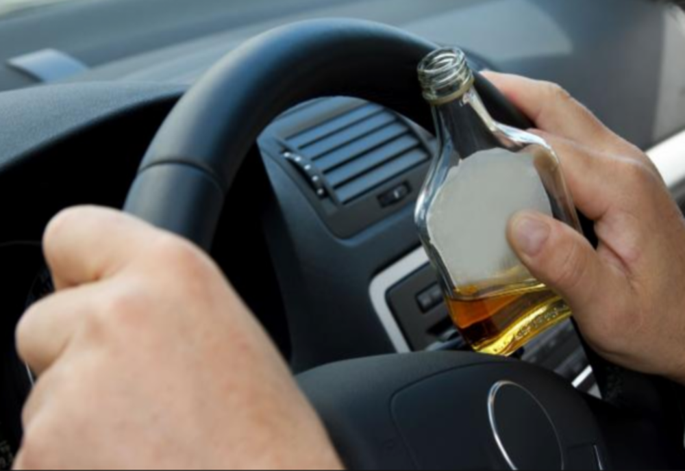 Consuma alcool în timp ce se afla la volan