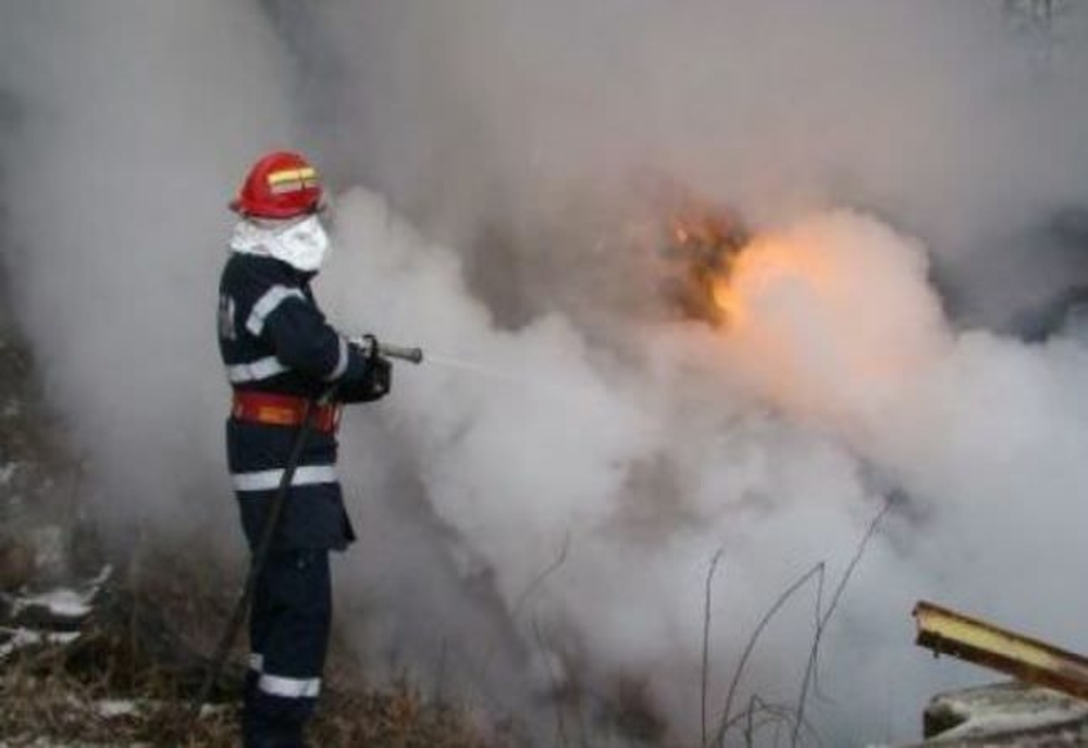 Intervenţie a pompierilor dâmboviţeni în judeţul Giurgiu. Ard două căpițe de fân la Cărpenişu