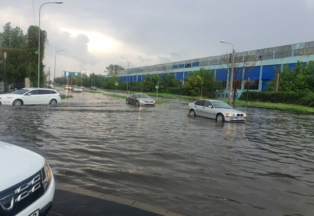 Foto: Ploaia a inundat zone din municipiul Buzău