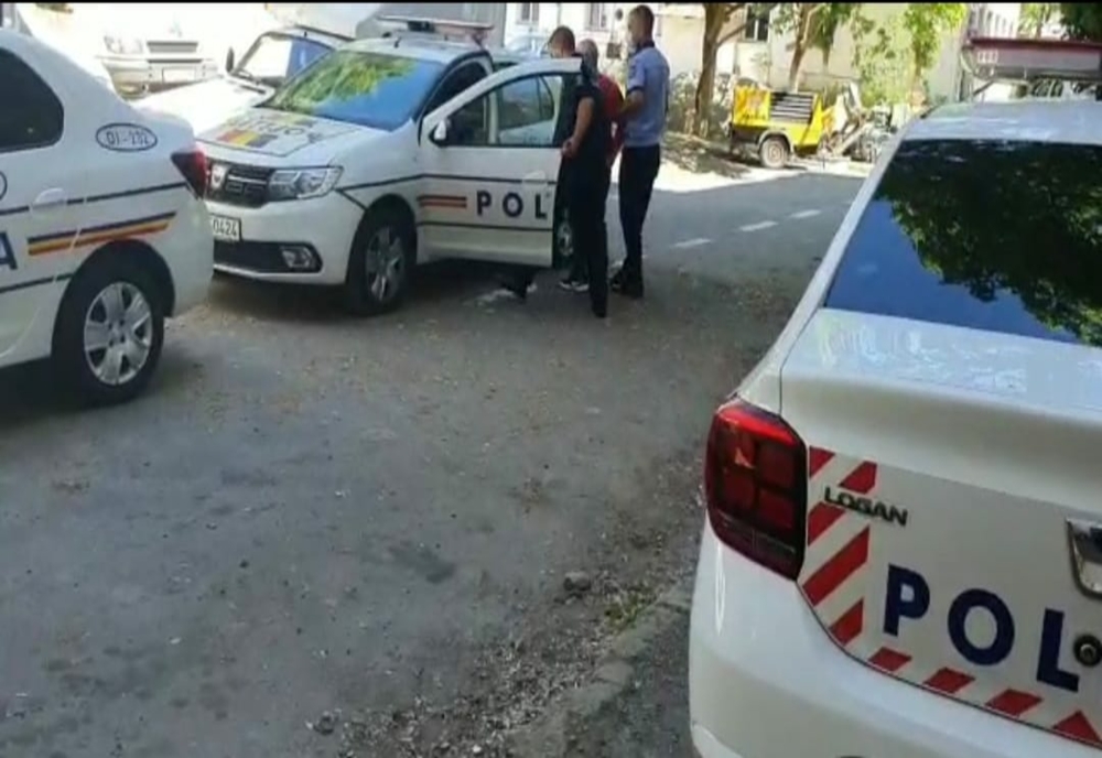 Doi tineri, de 14, respectiv 18 ani, bănuiți de comiterea a trei infracțiuni de tâlhărie în zona stațiilor de transport public din municipiul Galați