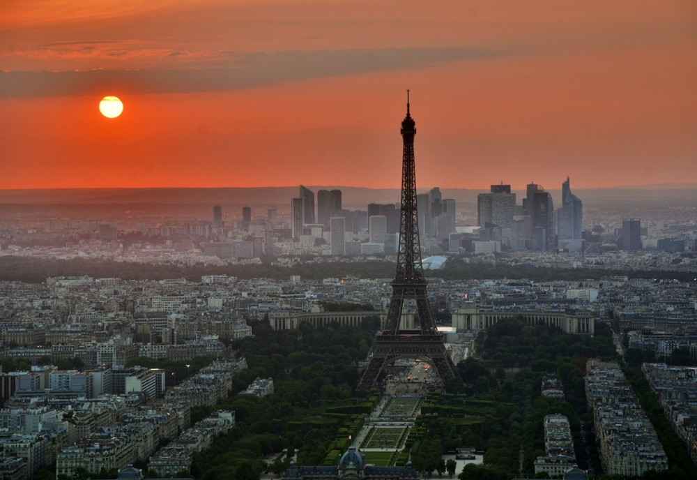 Clădirile din Paris nu vor mai fi luminate noaptea pentru a face față crizei energetice