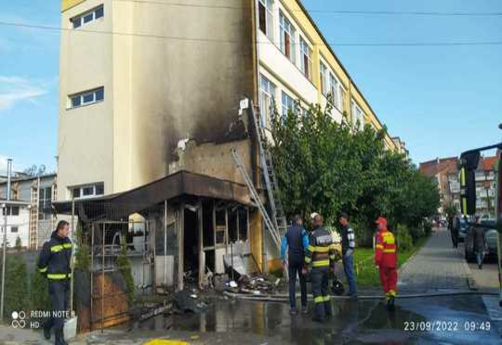 Incendiu la o școală din Haţeg: Aproximativ 400 de elevi au fost evacuați