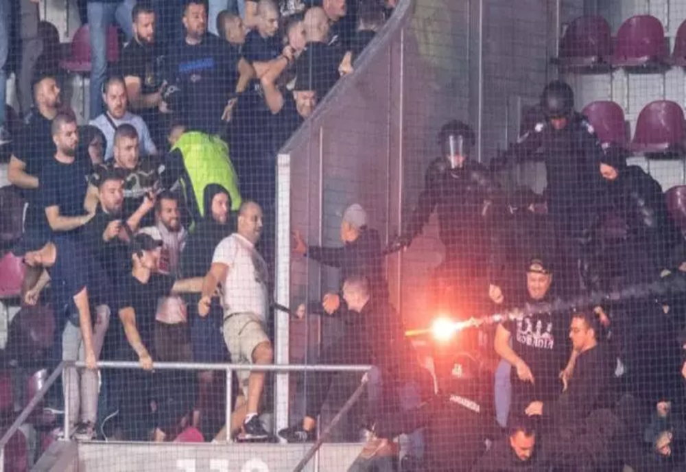 Scandal la meciul România – Bosnia. Bătaie în tribune între suporteri, au intervenit jandarmii – FOTO&VIDEO