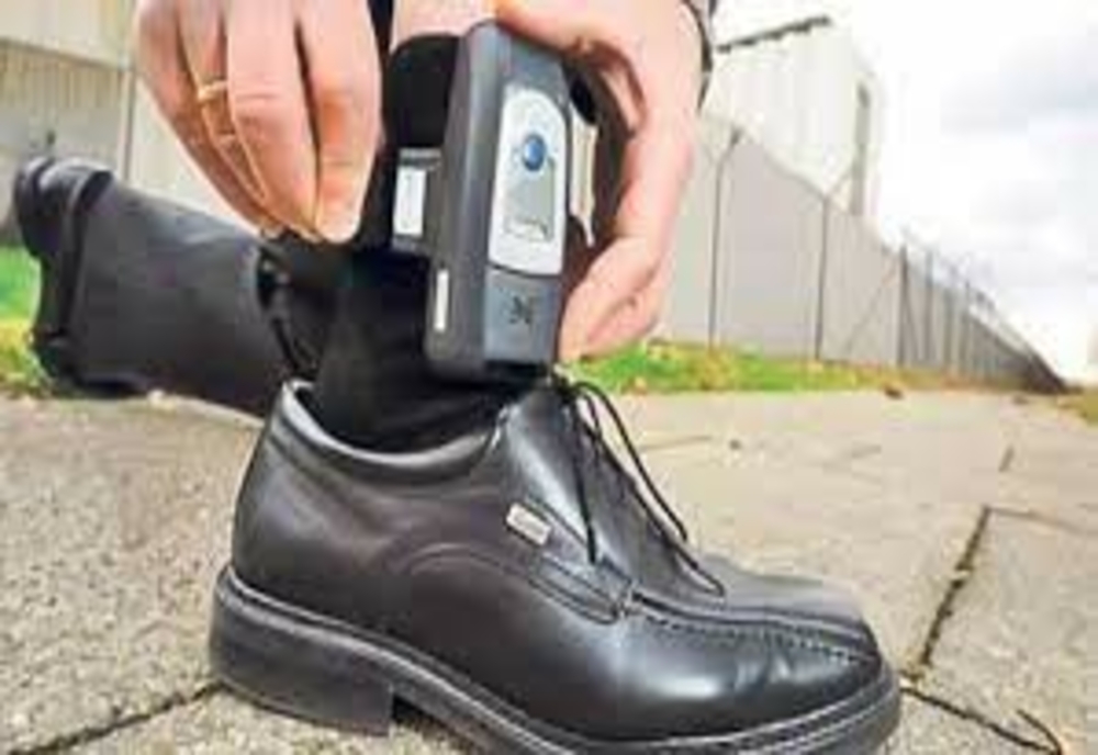 Poliția Română cumpără brățări electronice pentru urmărirea prin GPS a infractorilor