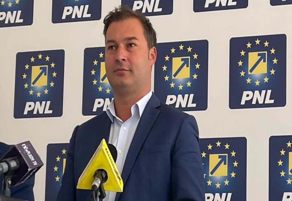 George Lazăr, președintele PNL Neamț: ”Sfidarea lui Arsene este maximă. Aproape zilnic un șofer face naveta București–Piatra Neamț pentru a-i duce acte la semnat”