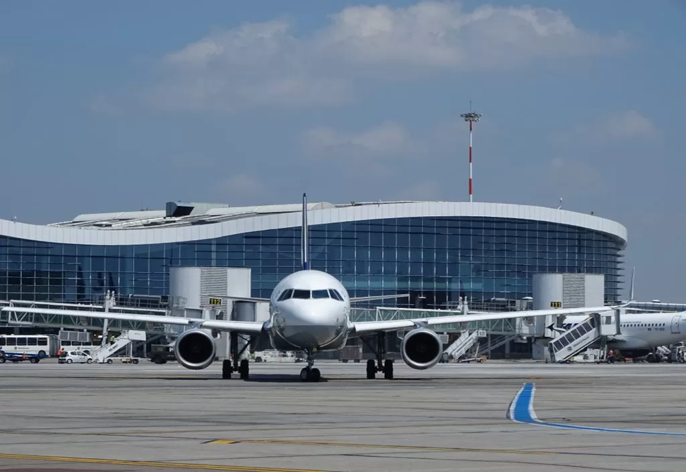 Aterizare de urgență pe Aeroportul Otopeni, după ce un pasager a făcut infarct