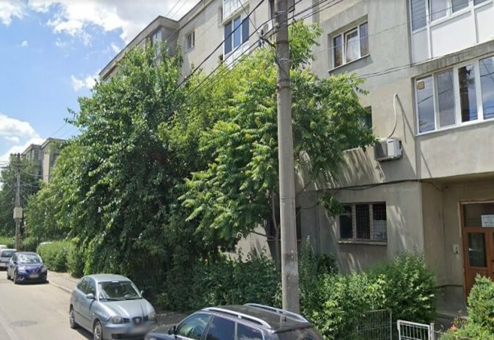 Prahova. O femeie de 64 de ani a murit după ce s-a aruncat de la etajul al treilea al unui bloc din Ploieşti