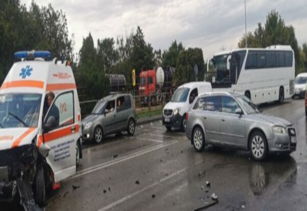 Ambulanță din Tulcea implicată într-un accident în Constanța