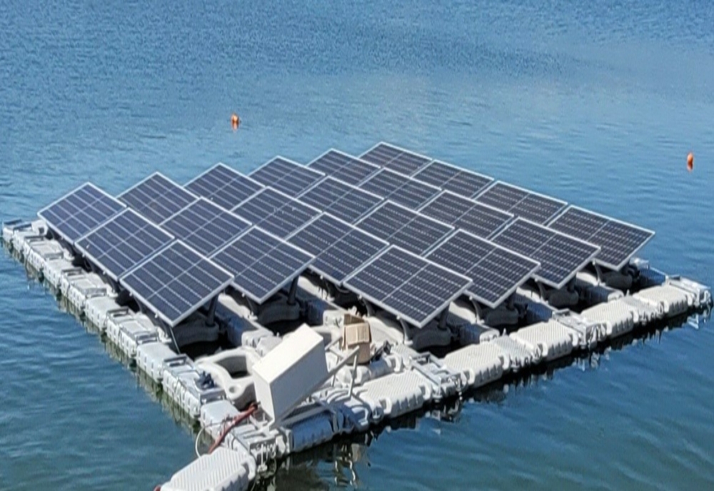 Parc fotovoltaic plutitor în Portul Constanta