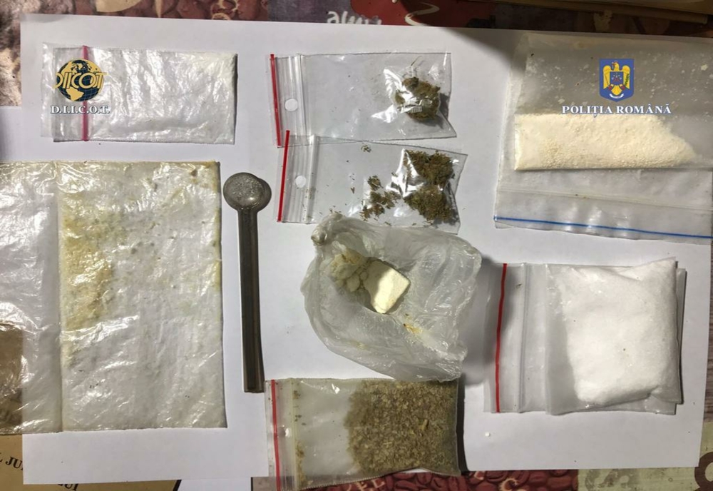 Descinderi la traficanții de droguri din Vaslui! 8 persoane reținute