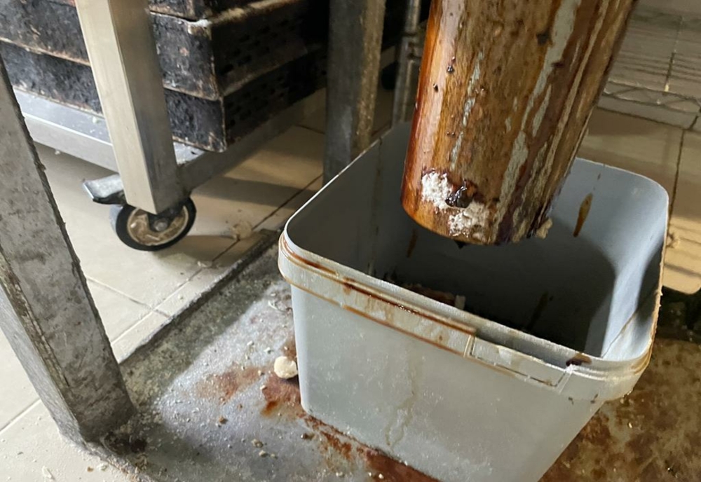 ANPC  a închis  şapte magazine şi unităţi de alimentaţie din Caraş-Severin: Produse mucegăite, ustensile murdare şi spaţii neigienizate