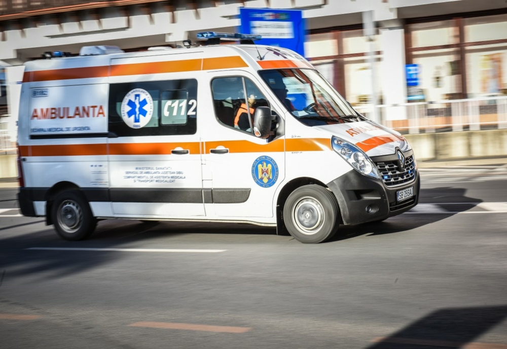 Accident în Dâmboviţa: Şase persoane au fost duse la spital după ce două autoturisme s-au ciocnit