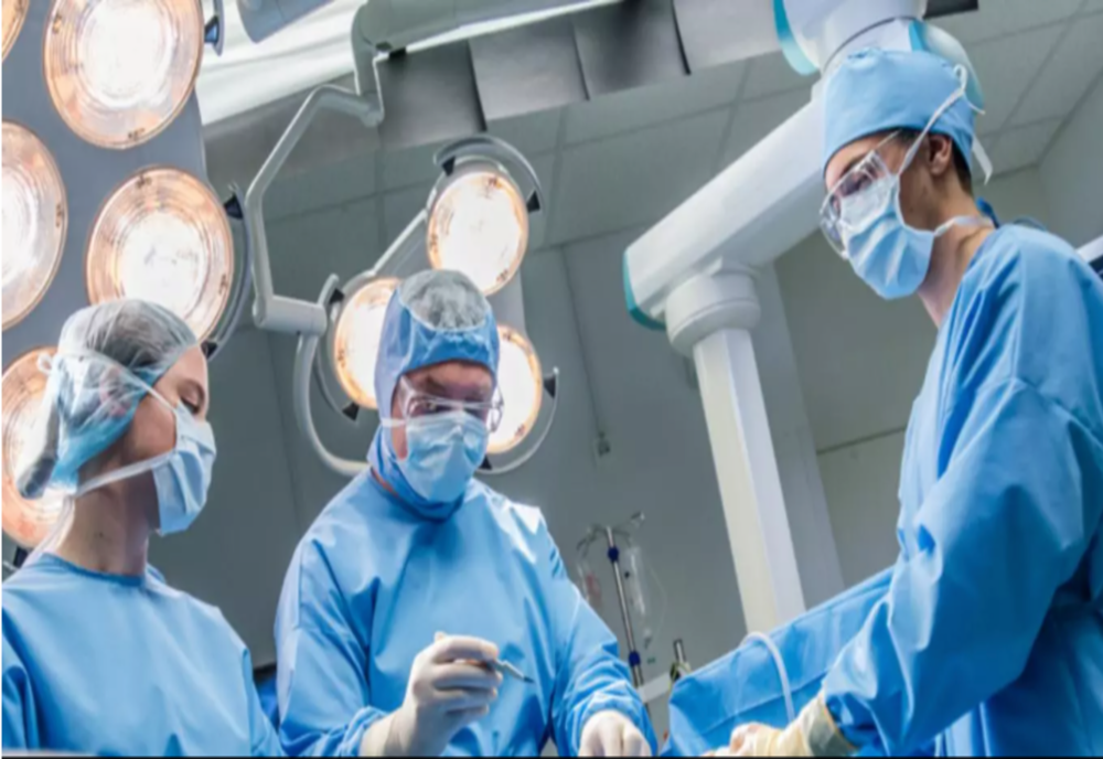 Cancerul de prostată tratat prin prostatectomie radicală, efectuată în premieră la Spitalul Județean Suceava