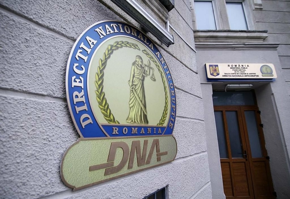 Trei notari și mai mulți funcționari din Urbanismul Primăriei Ploiești, cercetați de procurorii DNA