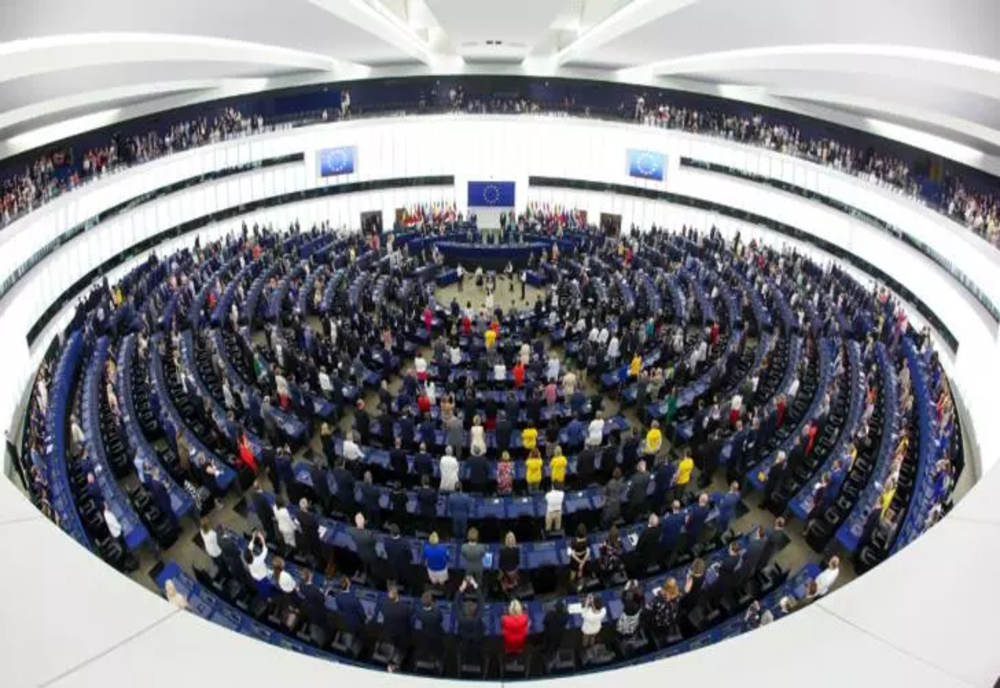 Parlamentul European a votat SALARIUL MINIM european. Cu cât ar trebui să crească veniturile angajaților români