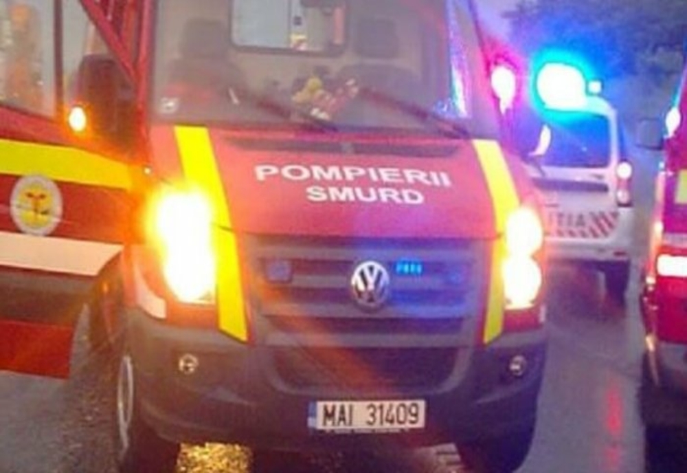 Trei persoane, printre care doi copii, rănite grav într-un accident în Ialomița
