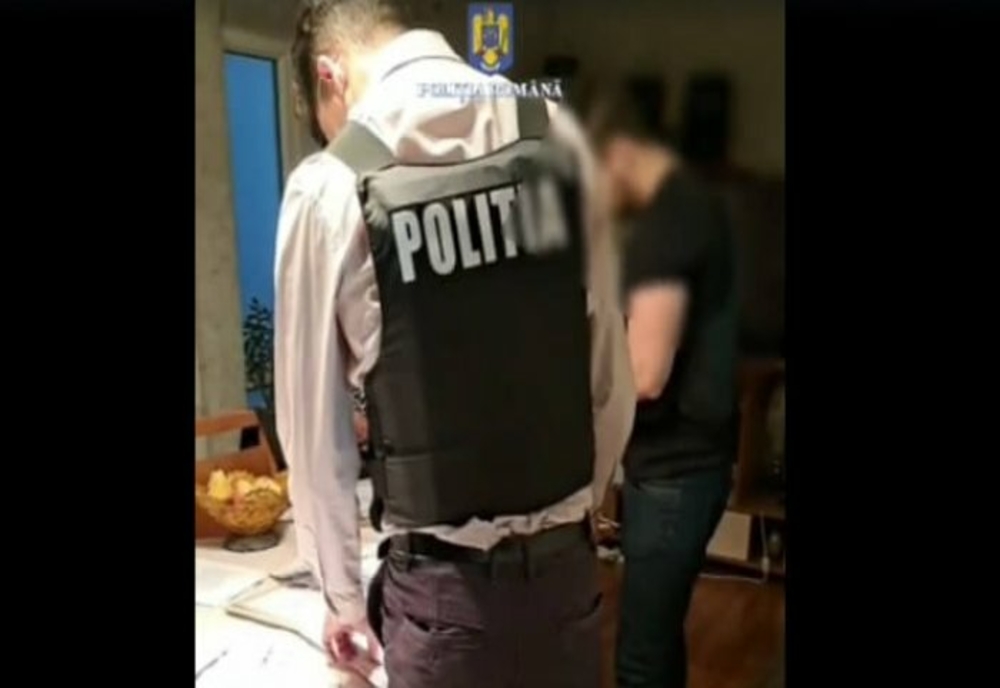 Percheziţii ale poliţiştilor din Prahova în trei judeţe şi Bucureşti la o grupare acuzată că a luat credite cu acte false de la CAR
