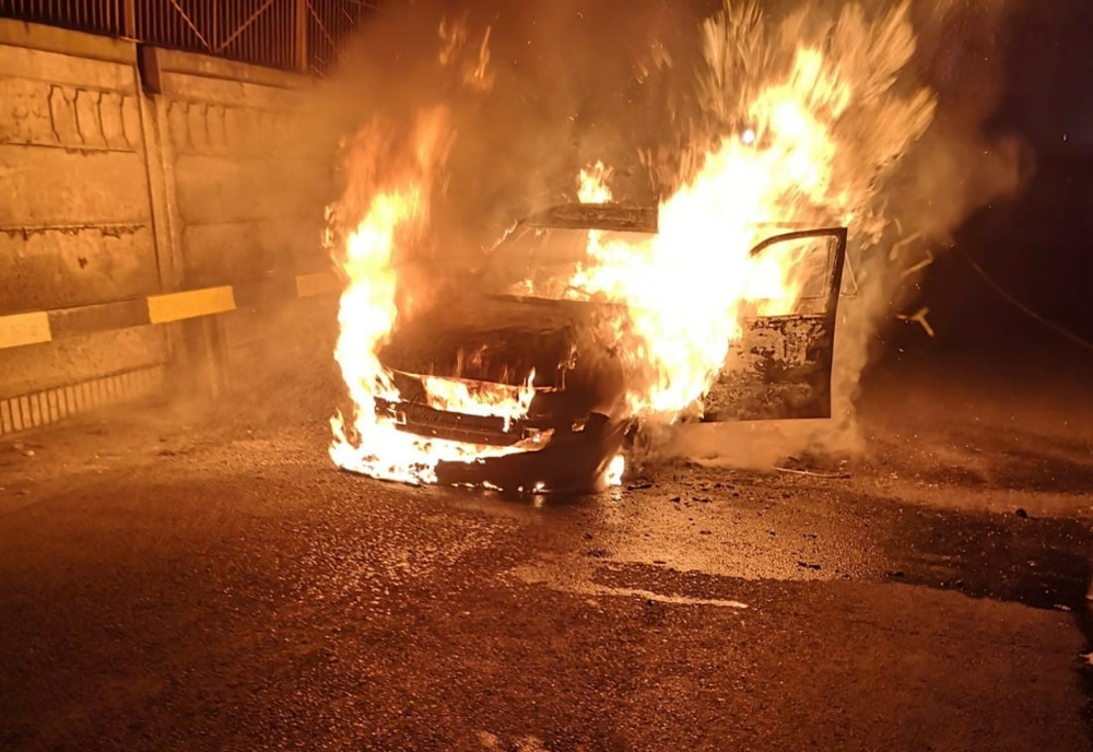 VIDEO Mașină în flăcări în Portul Constanța
