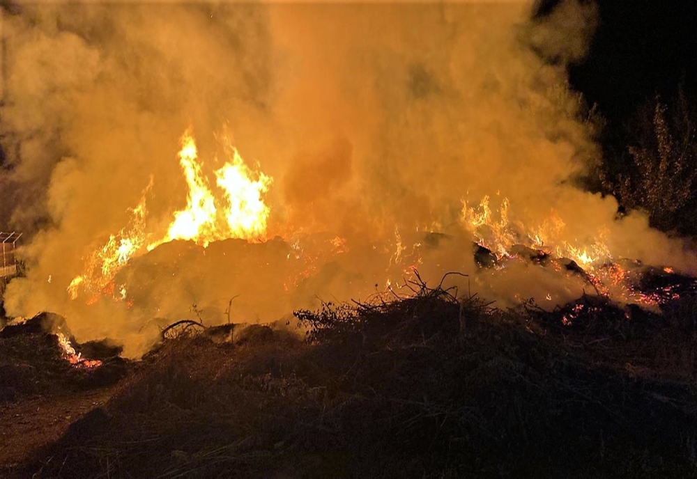 FOTO Incendii violente în Urziceni. Foc pus intenționat