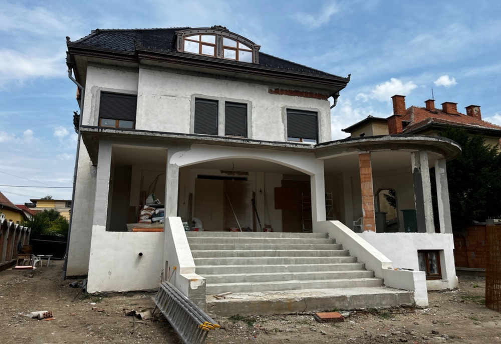 Plângere penală pentru proprietarii unui imobil istoric: l-au distrus prin renovare