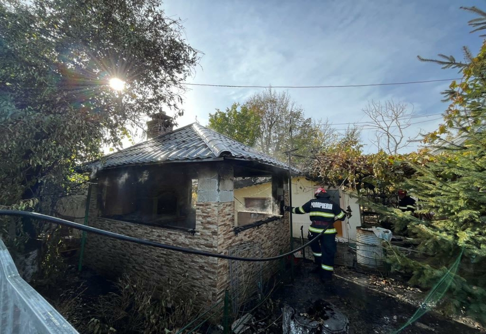 VIDEO Incendiu violent in Mihail Kogalniceanu. Pericol de explozie