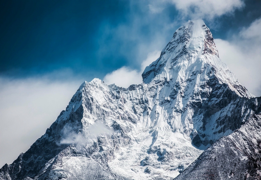 Avalanșă în Munţii Himalaya: Cel puţin 19 morţi şi 10 dispăruţi