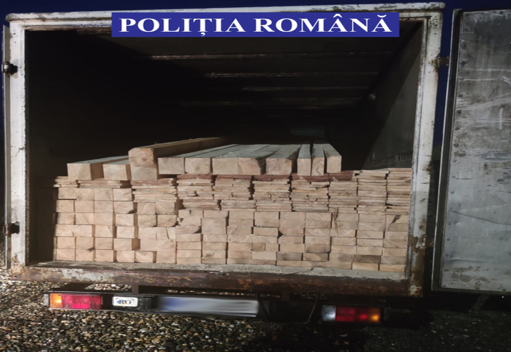 Șofer din Cluj, amendat în Sălaj pentru transport ilegal de material lemnos! Polițiștii l-au lăsat și fără marfă