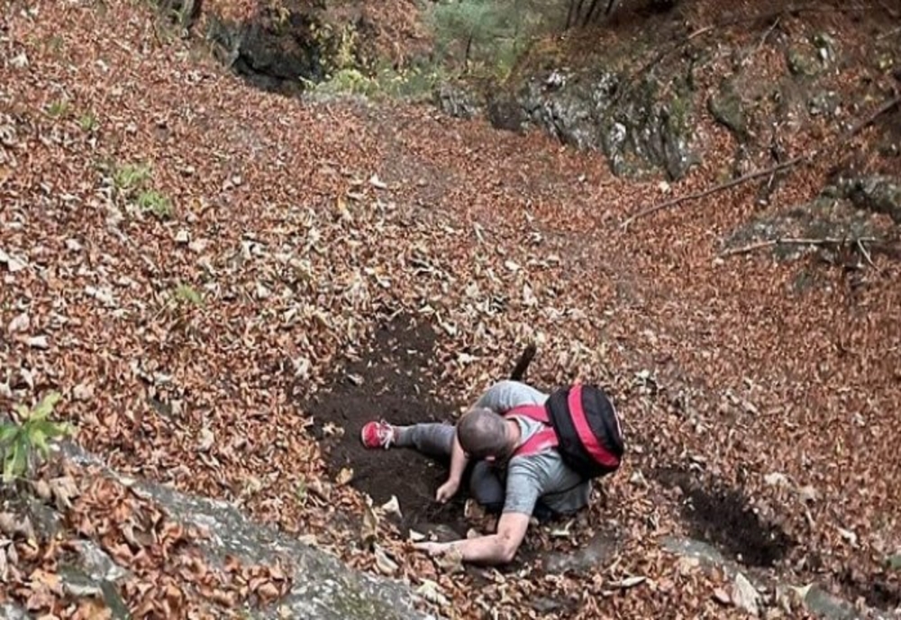 Turist căzut într-o prăpastie pe Jepii Mici, recuperat de salvamontiştii prahoveni