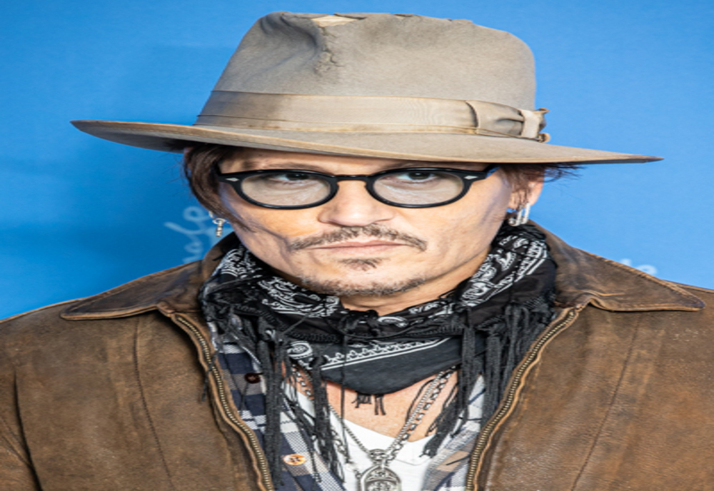 Johnny Depp şi Jeff Beck îl atacă în justiţie pe profesorul care îi acuză de plagiat