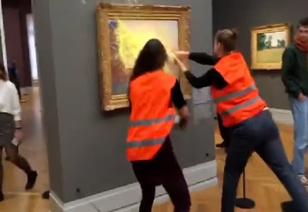 Activiştii de mediu au vandalizat un tablou al lui Monet: Au aruncat cu piure de cartofi în muzeul Barberini din Potsdam