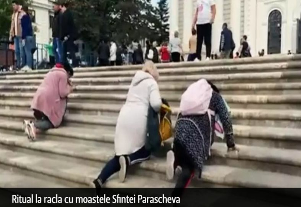 Cozi uriașe la racla cu moaștele Sfintei Parascheva – Este a treia zi de pelerinaj la Iași – VIDEO