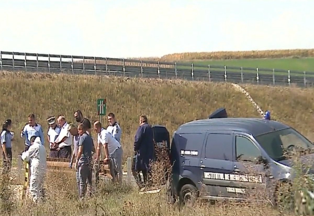 Cadavru descoperit la marginea drumului, în județul Arad
