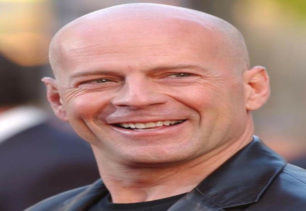 Bruce Willis va juca în filme fără sa meargă pe platoul de filmare. Este primul actor de la Hollywood care și-a vândut drepturile asupra imaginii sale digitale