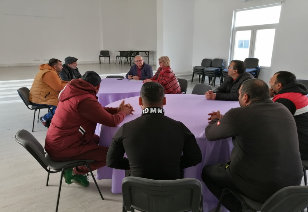 Prefectul județului Brăila s-a întâlnit cu membrii ai comunităților de romi din satul Lanurile, comuna Viziru