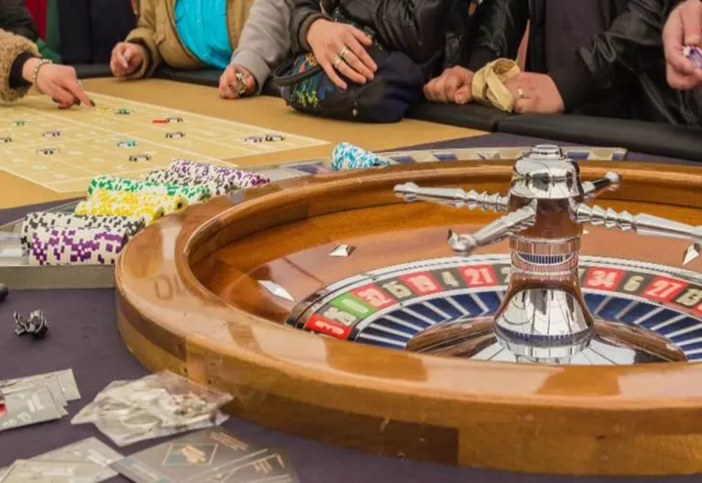 Românii își vor putea încerca norocul la cazino doar dacă își dau datele persoanele – Proiect de lege