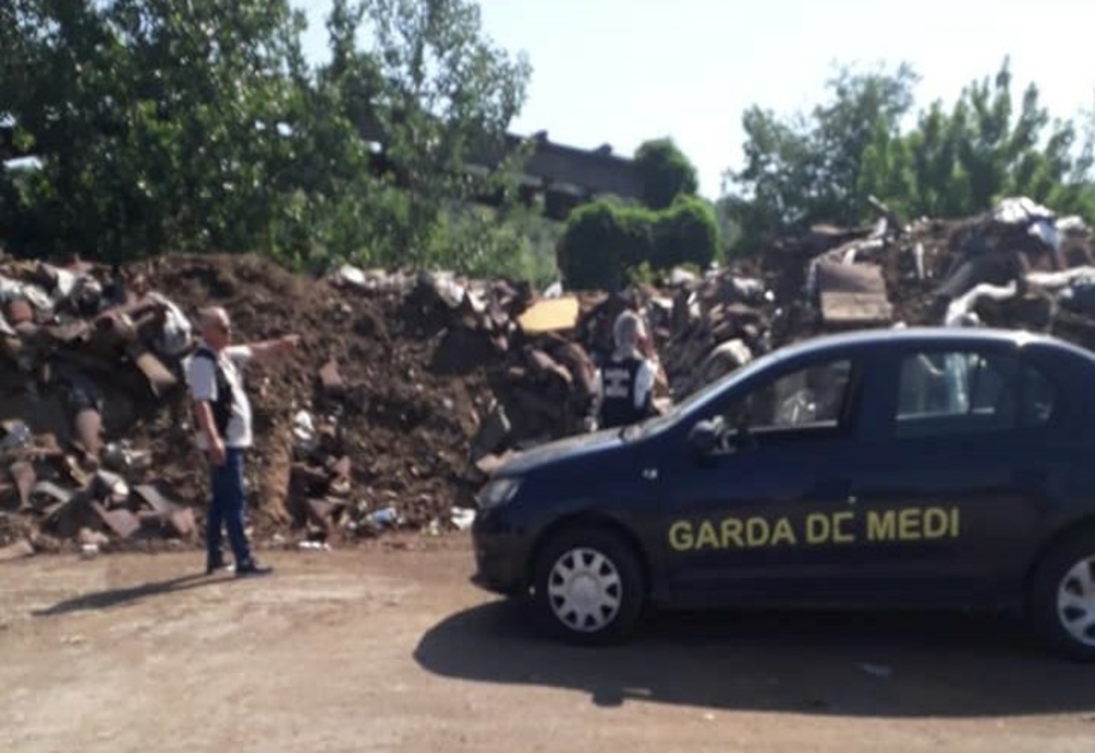 Firma care gestionează deșeurile din județul Dolj, amendată de Garda de Mediu