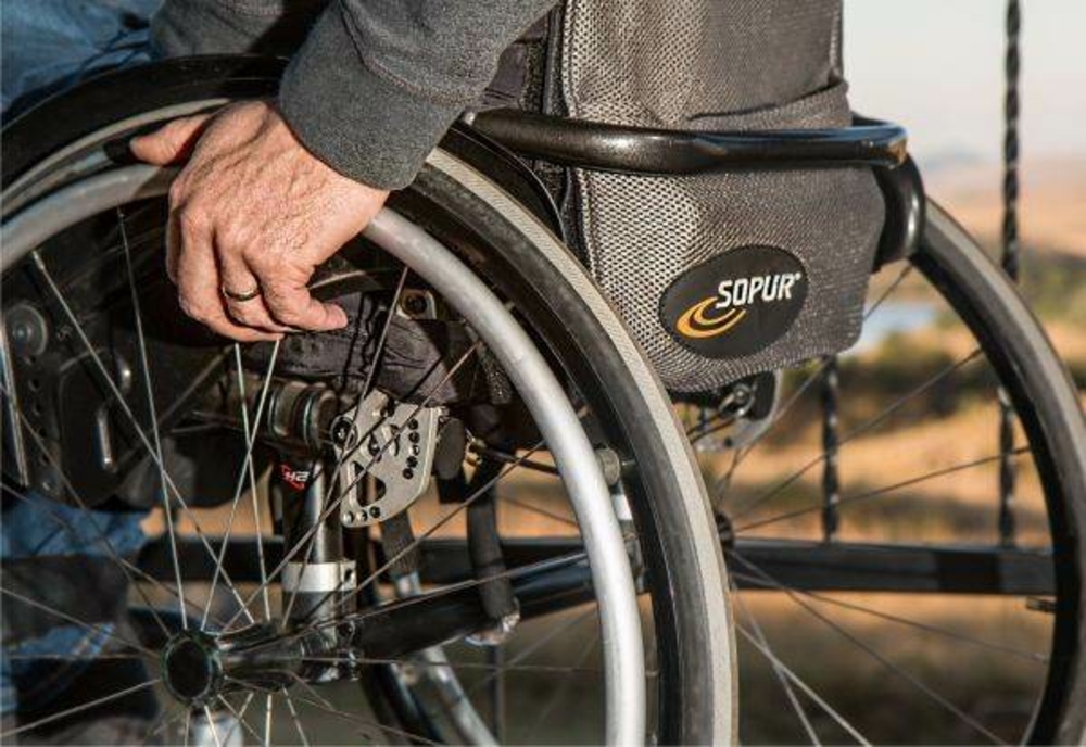 Concediu plătit, timp de 30 de zile, pentru cei care îngrijesc persoane cu handicap