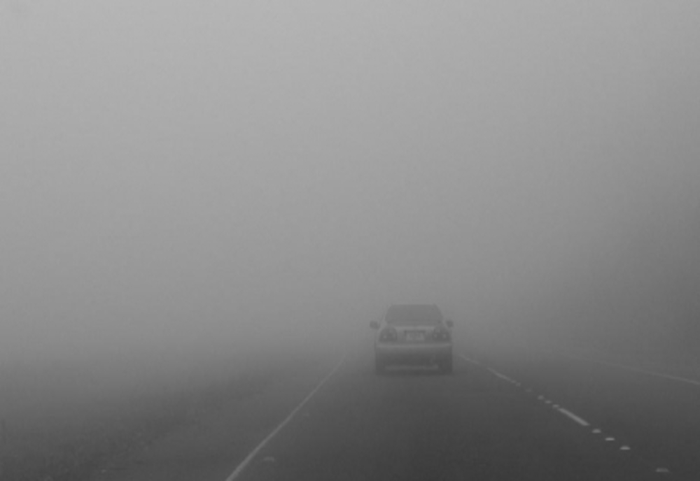 Atenție, șoferi! Ceața reduce vizibilitatea pe A2 și A4