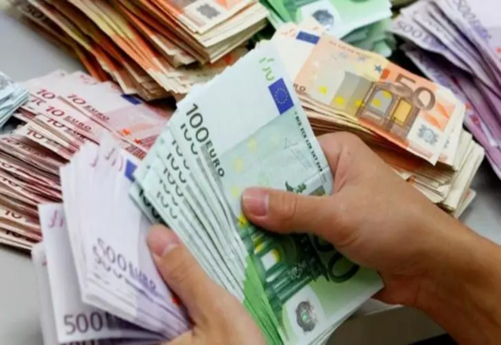 Băncile oferă CREDITE tot mai greu. CONDIȚII IMPOSIBILE pentru români: ce spun oamenii