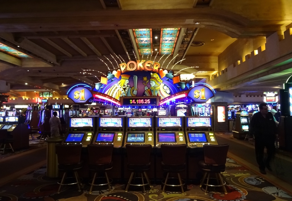 Proiect de lege pentru eliminarea sălilor de jocuri de noroc din apropierea şcolilor, locurilor de joacă pentru copii, centrelor culturale, spitalelor şi bisericilor