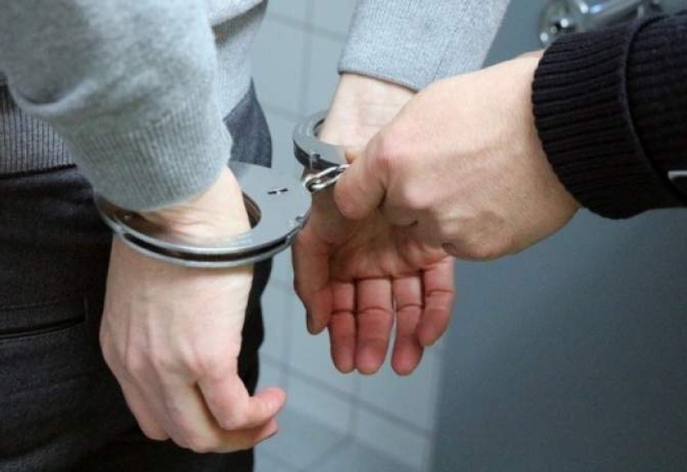 Un tânăr din Alba Iulia, cercetat pentru mai multe fapte de furt, a fost reținut de polițiști