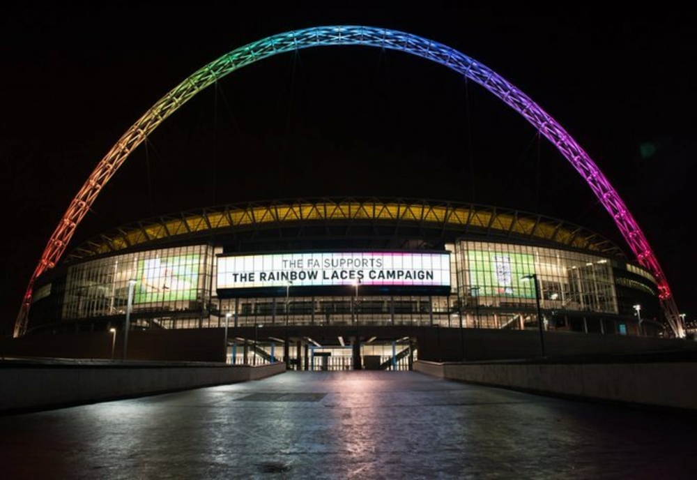 Gest extrem! Stadionul Wembley, luminat în culorile LGBTQ înaintea meciului dintre Anglia şi SUA de la Campionatul Mondial