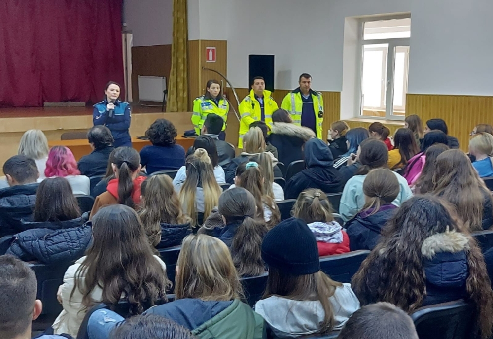 Polițiștii nemțeni, alături de elevii din Neamț, în cadrul unor campanii de prevenire