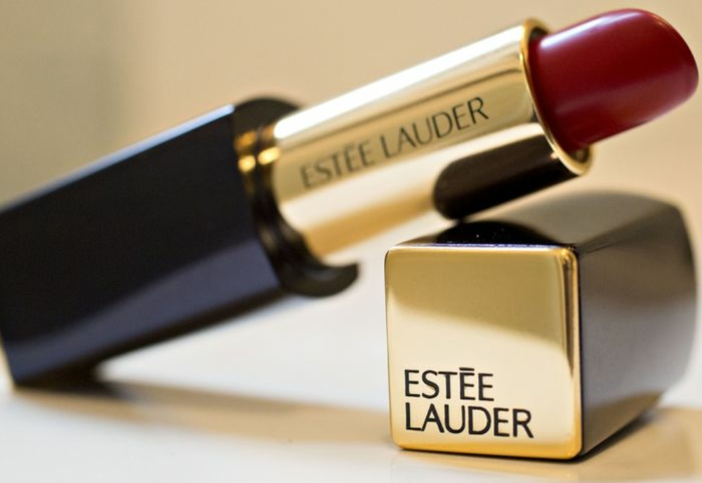 Estee Lauder cumpără casa de modă Tom Ford pentru suma record de 2,8 miliarde de dolari