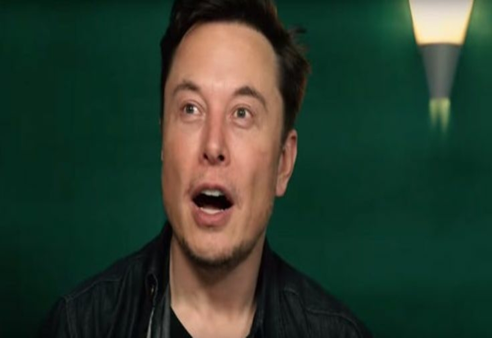 Cum a petrecut Elon Musk noaptea de Halloween? Miliardarul, surpins alături de mama sa